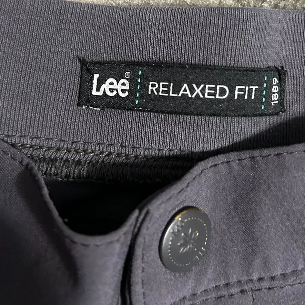 Lee Dark Gray Relaxed Fit Athletic Capris Women's Size 10 - Picture 9 of 10